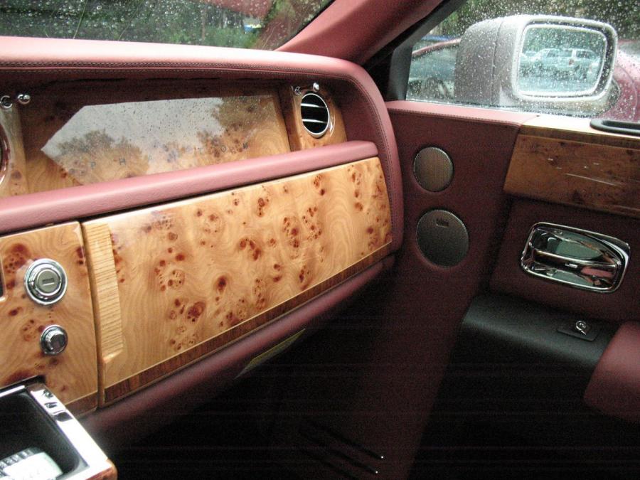  Rolls-Royce Phantom 2007 года  (фото 21 из 102)